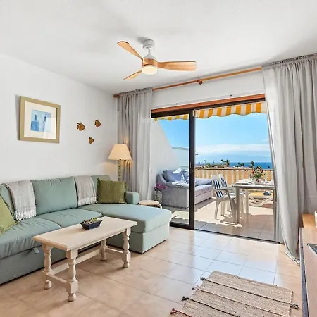 Bright 1br With Ocean Views & Pool Apartment